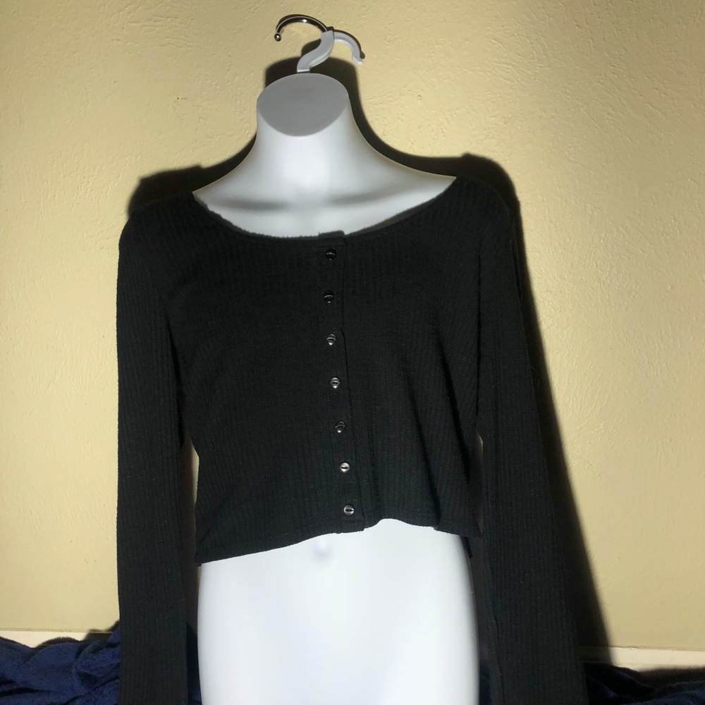 Super cute long sleeve crop top